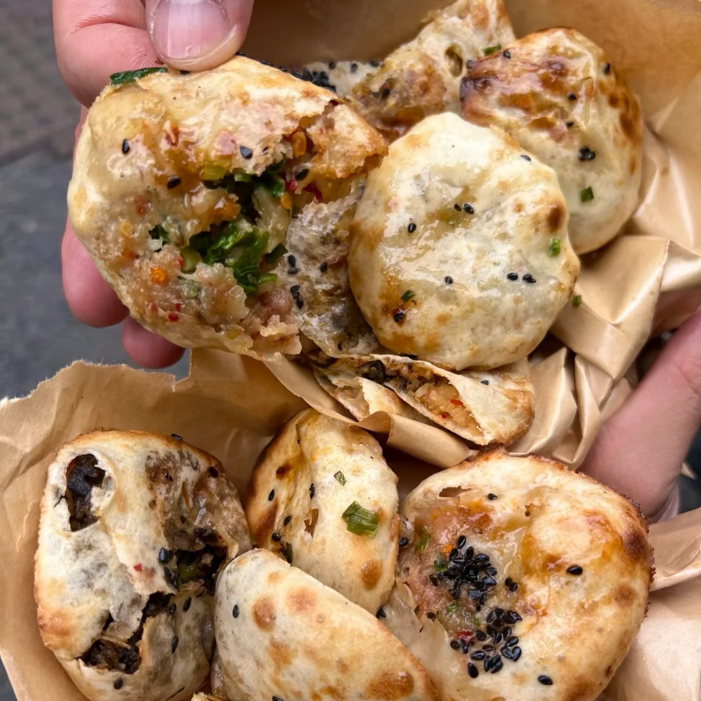 衢州特色小吃香辣烤饼葱肉鲜肉饼梅干菜烧饼糕饼锅盔新鲜现做包邮