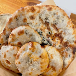 衢州特色小吃香辣烤饼葱肉鲜肉饼梅干菜烧饼糕饼锅盔新鲜现做包邮