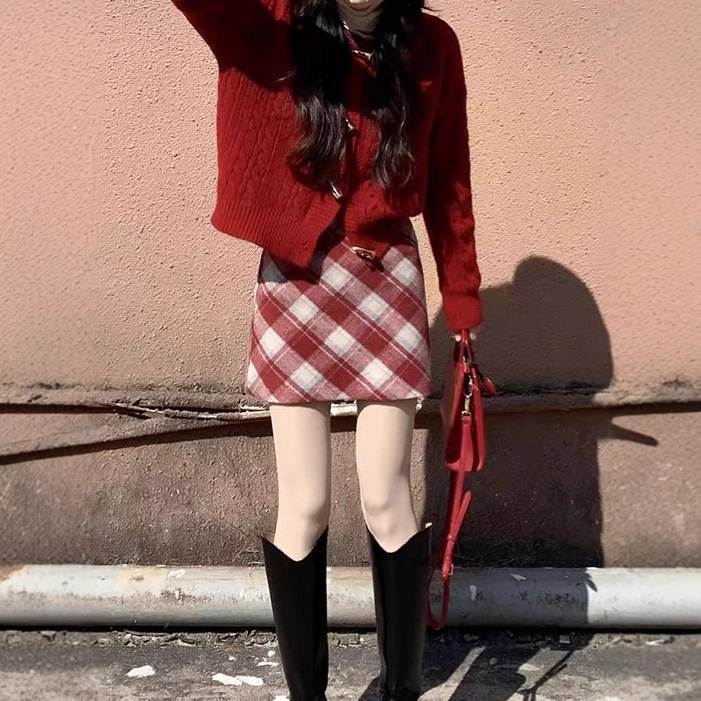 红色跑步针织开衫毛衣女2025秋冬感格子运动服今年流行穿搭套装