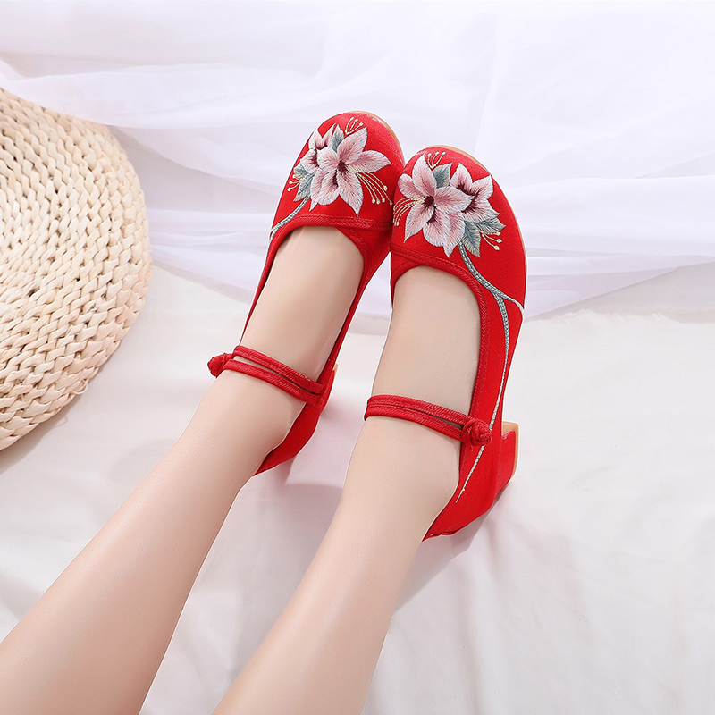 广场舞鞋民族风中跟绣花北京布鞋