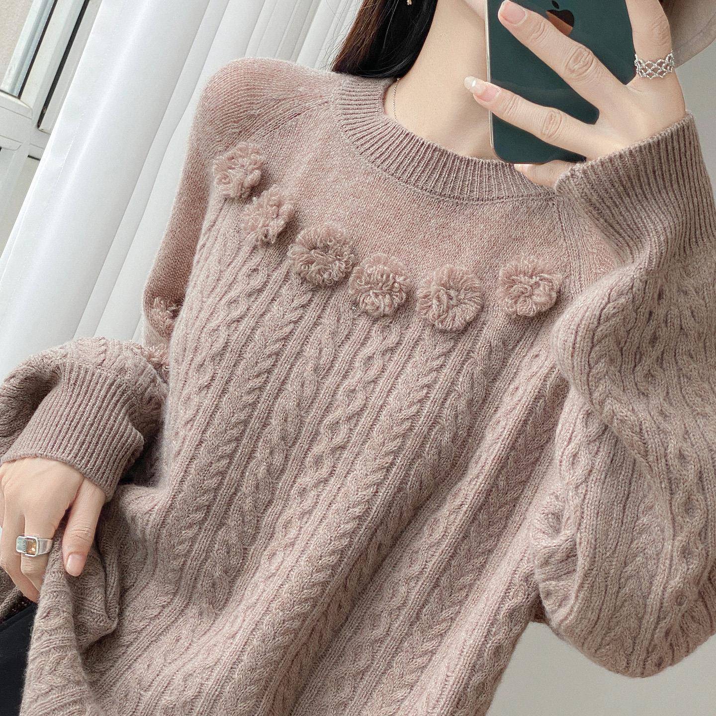 2025秋冬新款圆领纯羊毛衫女重工钩花针织衫宽松显瘦加厚毛衣外套