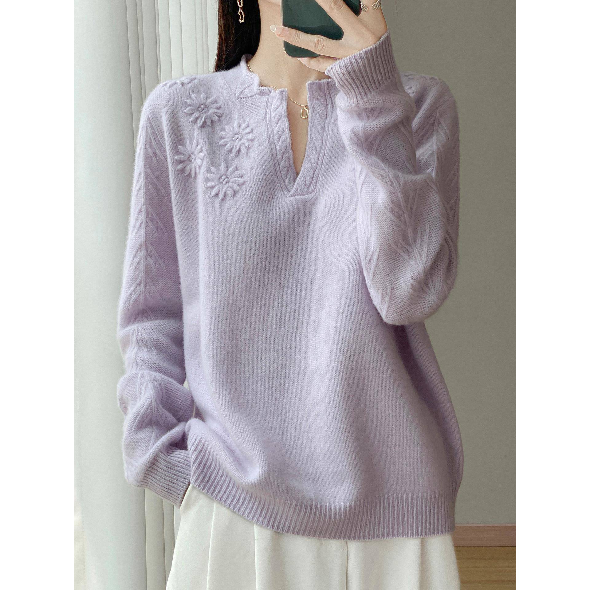 秋冬新款绣花小V领100%羊毛衫女宽松时尚长袖羊毛针织毛衣打底衫