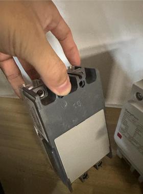 施耐德EasyPact塑壳断路器，型号EZS100E 100