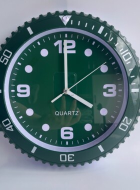创意高档手表造型时钟家居装饰静音塑料挂钟家用挂墙黑绿水鬼挂钟