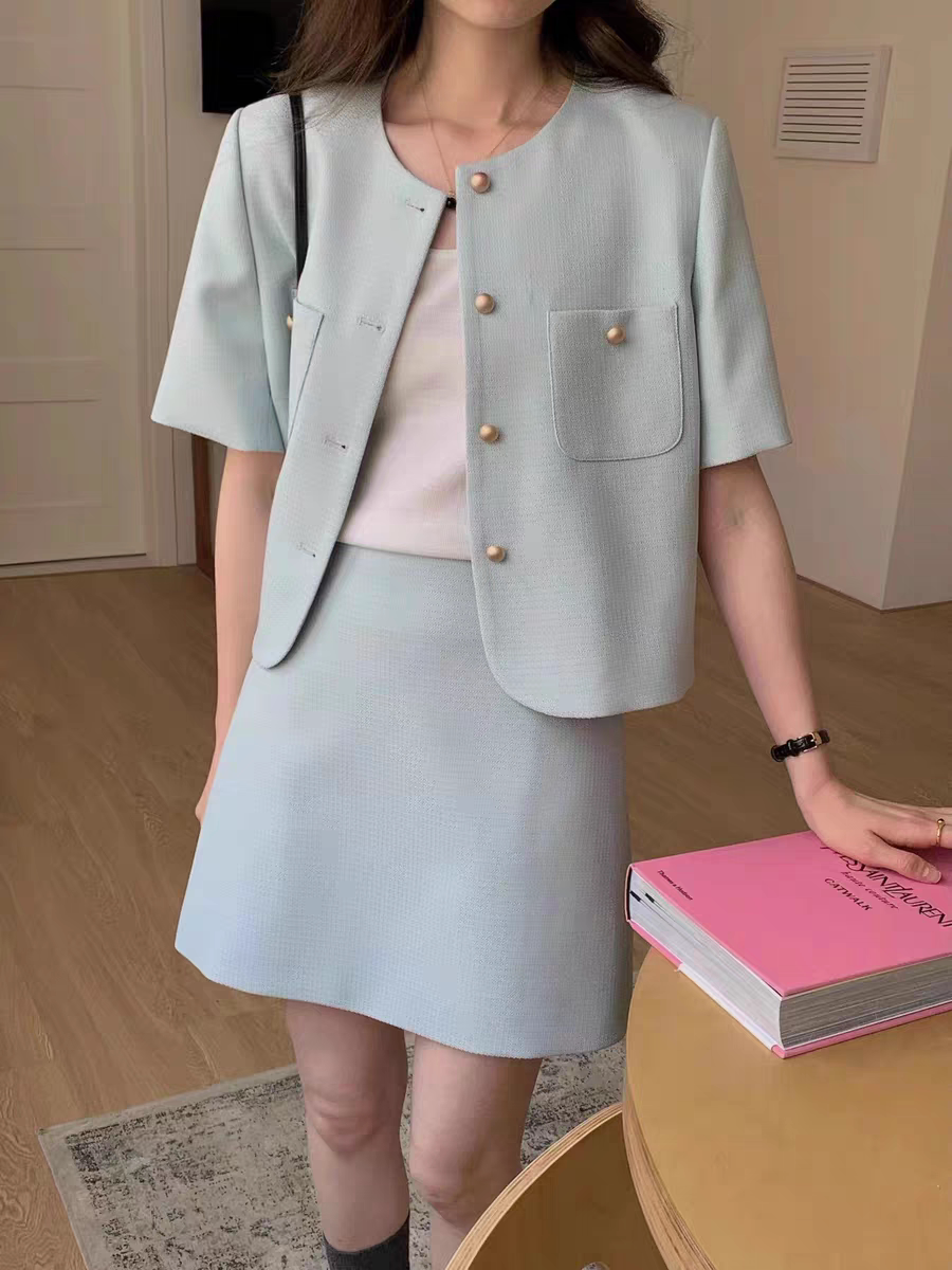 韩版2025新款小香风短袖西装套装夏时尚小个子圆领西服短裙两件套