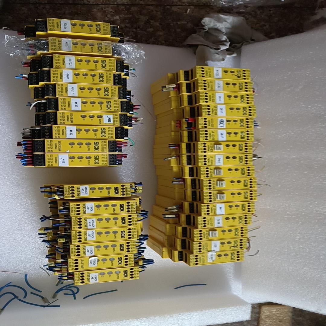 拆机SICK安全继电器，UE10-30S2D0(15片已出)