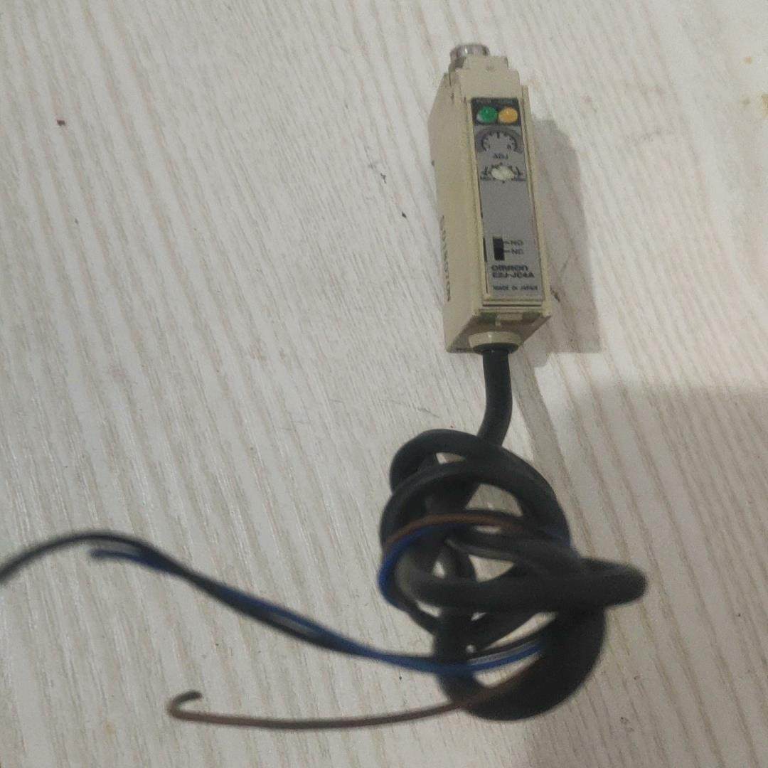 日本原装 OMRON欧姆龙 光纤放大器 E2J-JC4A 光