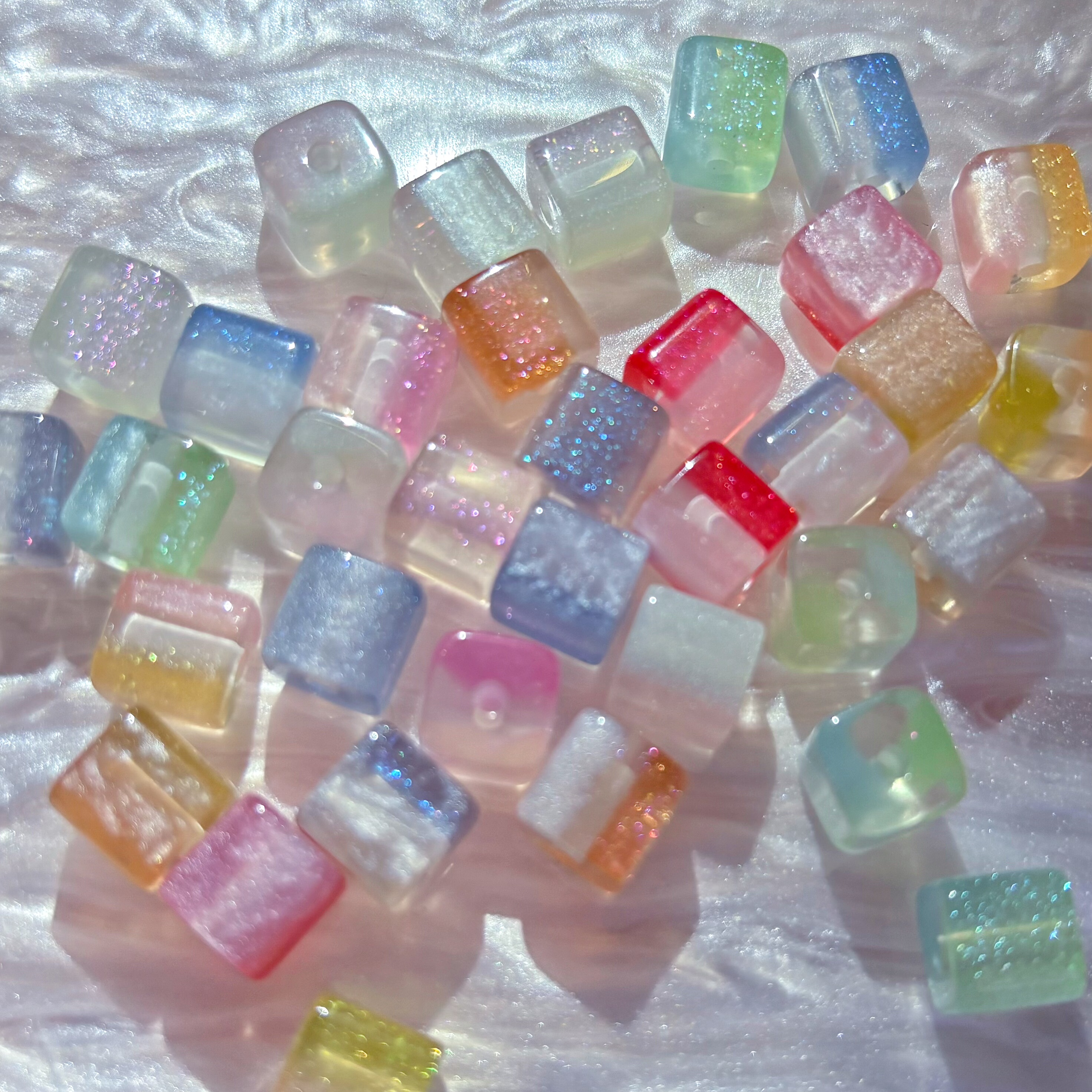 树脂光变星宇河卡8mm方块创意diy/手机链钥匙扣包挂材料散珠配件