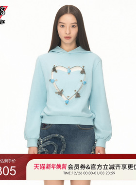 【GUESS x YUEQI QI联名系列】蓝色陶瓷爱心别针简约正肩卫衣