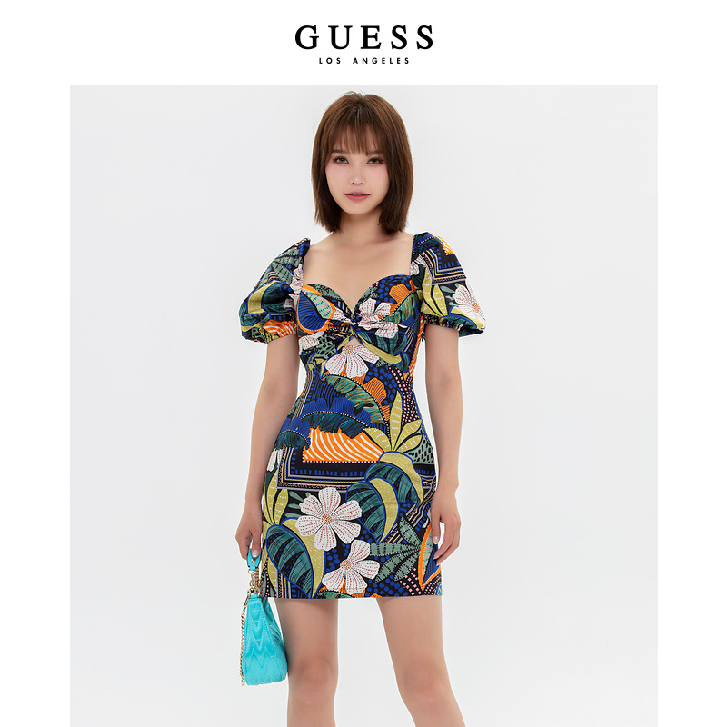 Guess新夏女性感低V领短款连衣裙