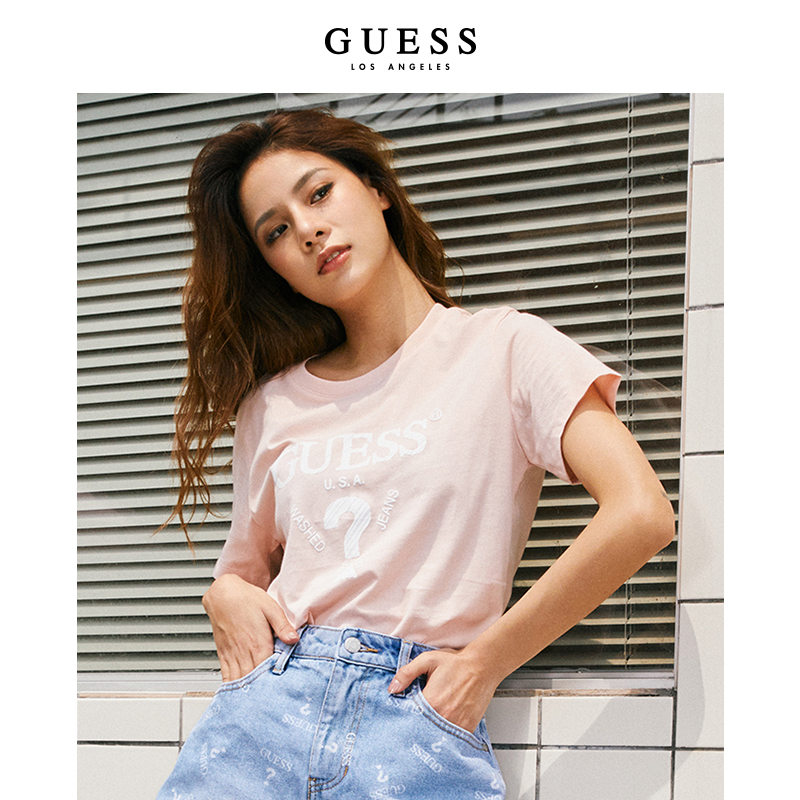 纯色衣身 简单大方