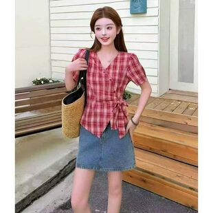 夏日绝美红色格子掐腰衬衫女胖mm超好看显瘦气质V领短袖上衣