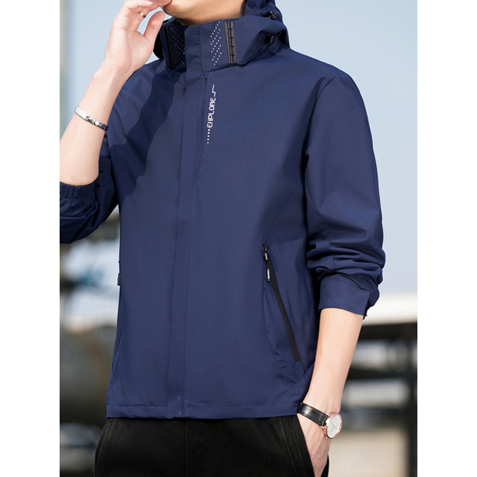 2025新款运动冲锋衣连帽夹克户外登山防风防水防污情侣装外套纯色