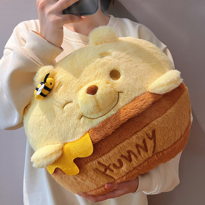 维尼小熊抱枕毯子二合一女生睡觉毛绒沙发客厅办公室午睡两用被子