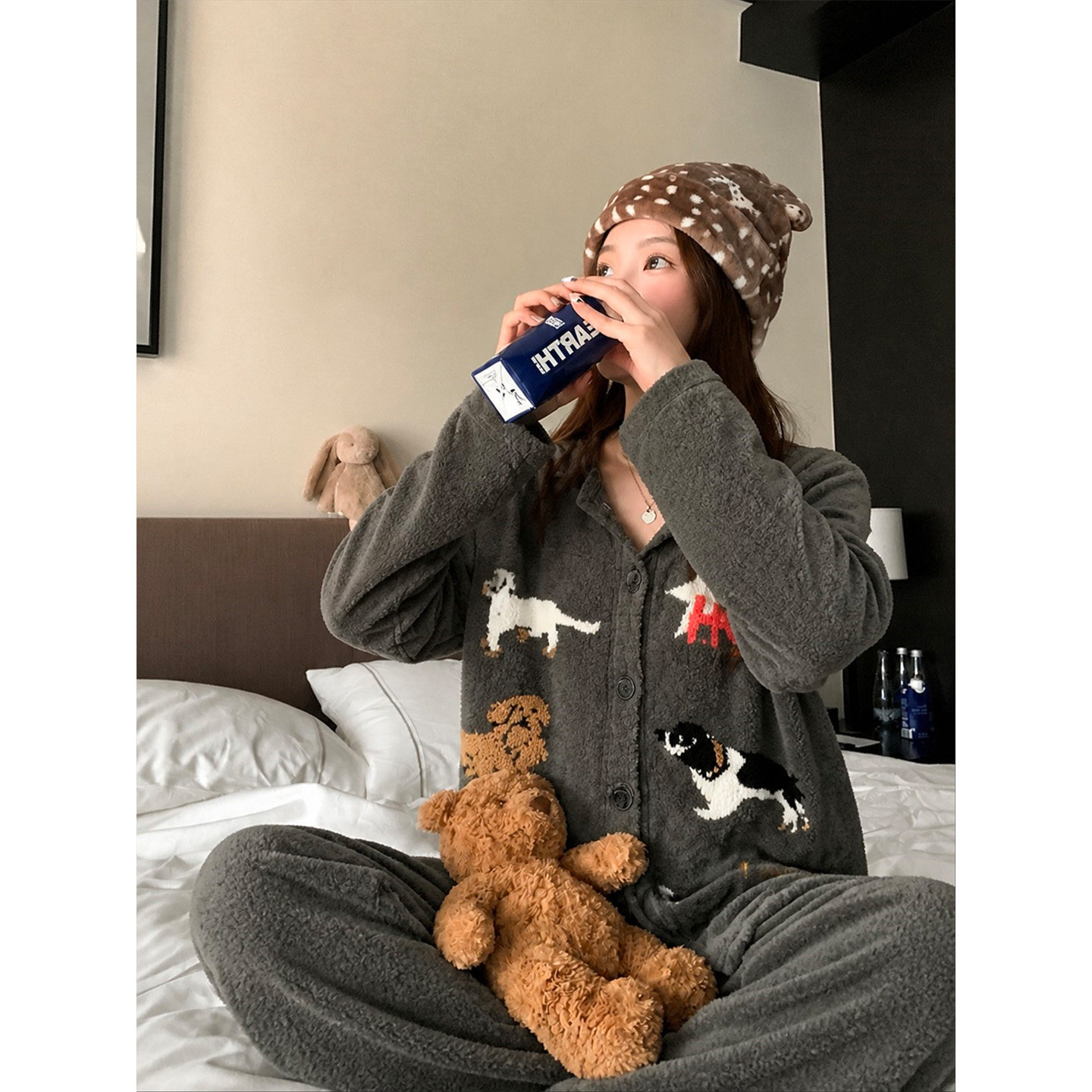 珊瑚绒卡通小狗开衫睡衣女套装图片