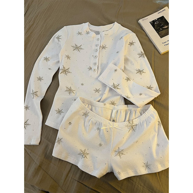 甜美简约圣诞雪花纯欲长袖睡衣女春季新款短裤休闲风家居服两件套,女士内衣/男士内衣/家居服,睡衣/家居服套装,淘宝优惠券,粉丝福利购,淘宝优惠卷
