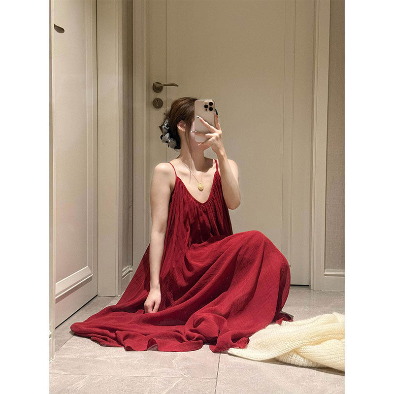 法式复古红色吊带连衣睡裙女夏季新款大码气质收腰休闲长裙可外穿