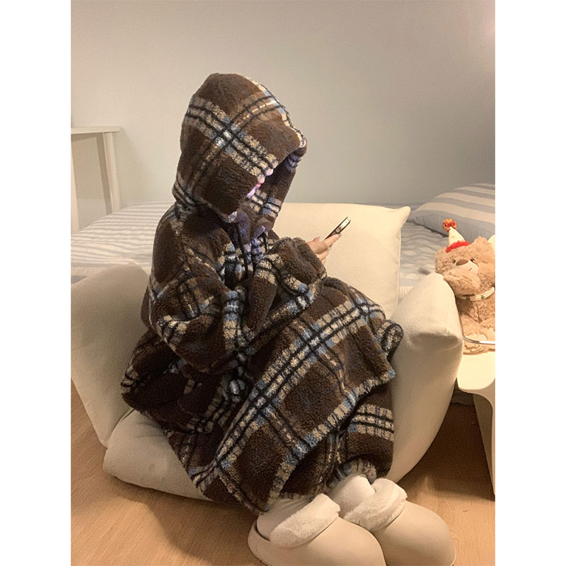 可爱格纹珊瑚绒连帽睡衣女2025