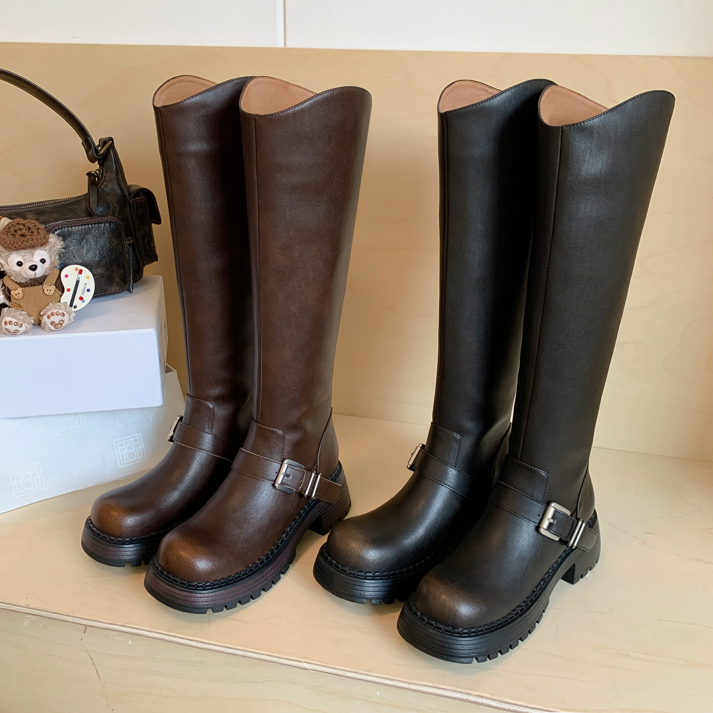 时尚圆头高筒皮带扣后拉链骑士靴