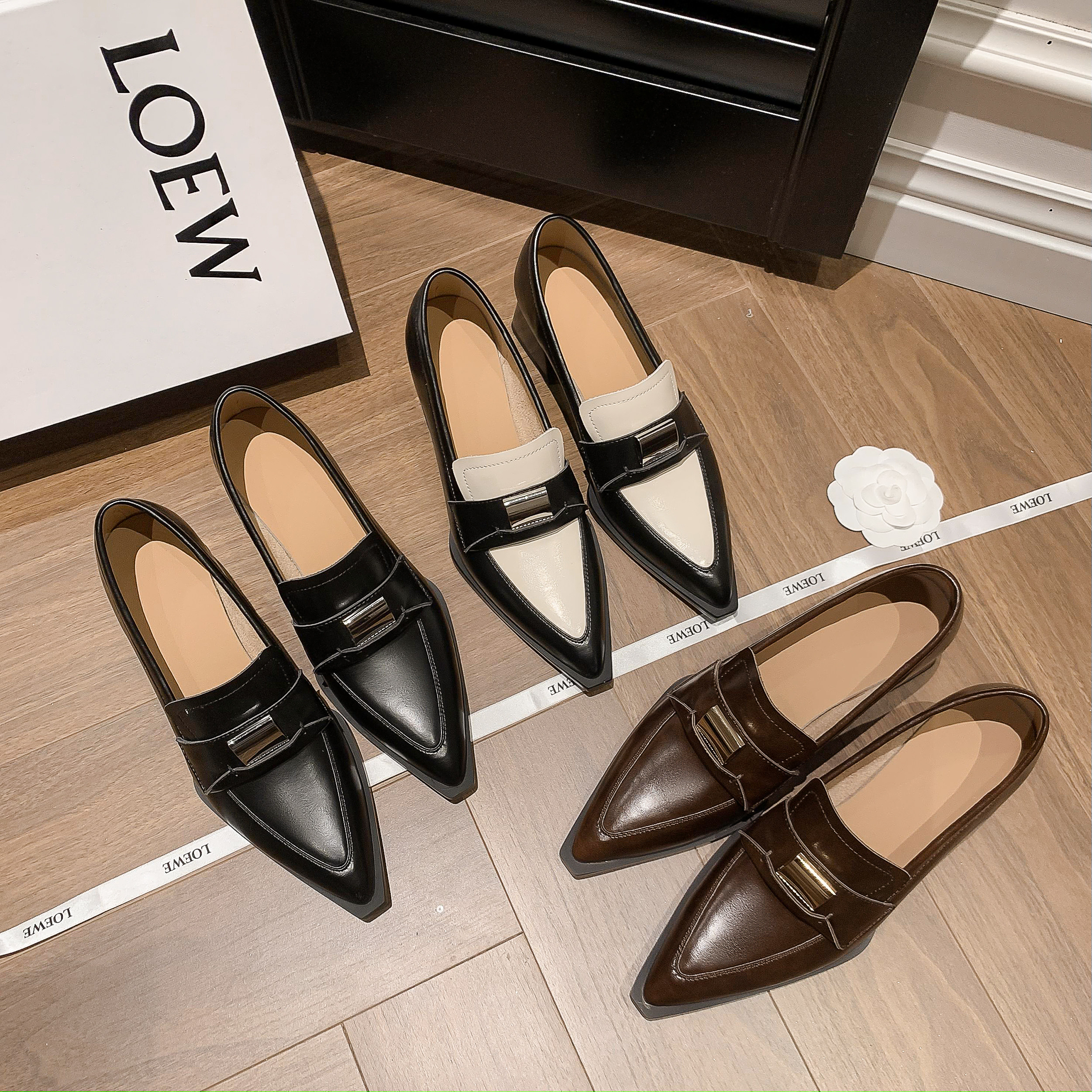 圆圆妈2026春季时尚粗跟鞋欧美尖头通勤百搭方跟牛皮四季工作鞋女