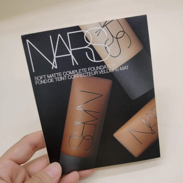 美国NARS/娜斯提亮肤色粉底液