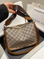 Небольшая вместительная и большая сумка через плечо