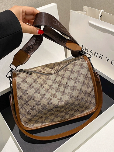 斜挎包女高级感小众大容量