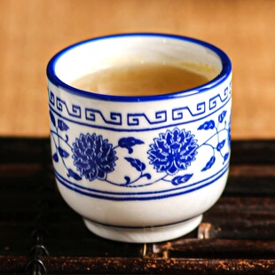 青花瓷茶杯主人杯水杯陶瓷杯子家用喝水口杯老式酒杯小商用茶水杯