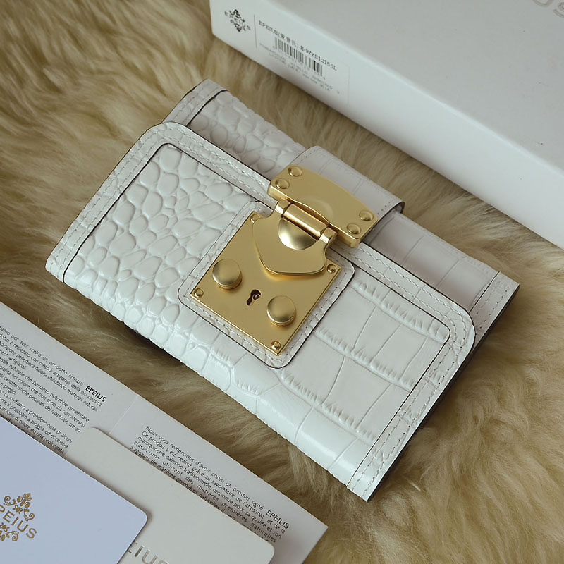 白色钱包 白色鳄鱼纹头层牛皮中号钱包 金锁扣皮夹 多卡位相片窗