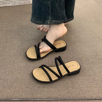 法式绝美低跟凉拖鞋女夏外穿2025新款配裙子时尚超火粗跟罗马凉鞋