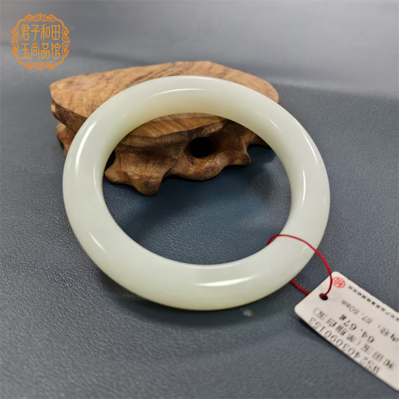 57.5mm内径翠白羊脂玉手镯俄料胖圆条手镯女款天然玉石正品带证书