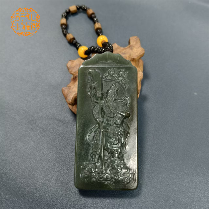 且末蓝关公手把牌义薄云天大尺寸玉牌新疆料和田玉吊牌带糖色