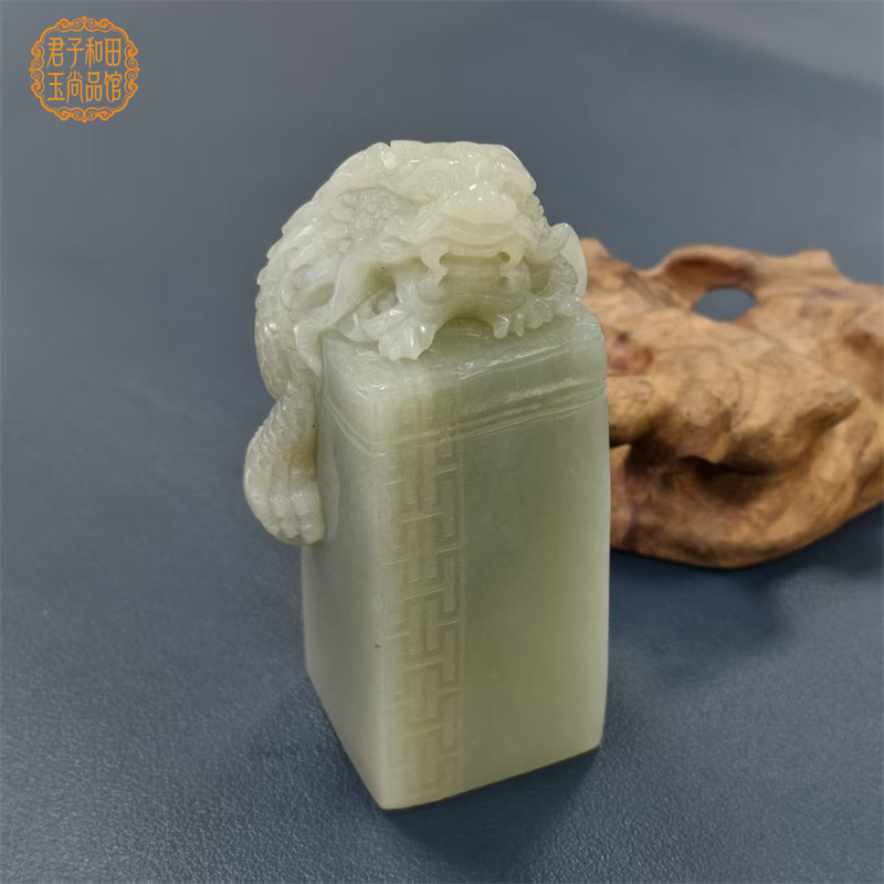 新疆和田玉且末青白玉印章玉质温润油性十足留石皮随型雕刻