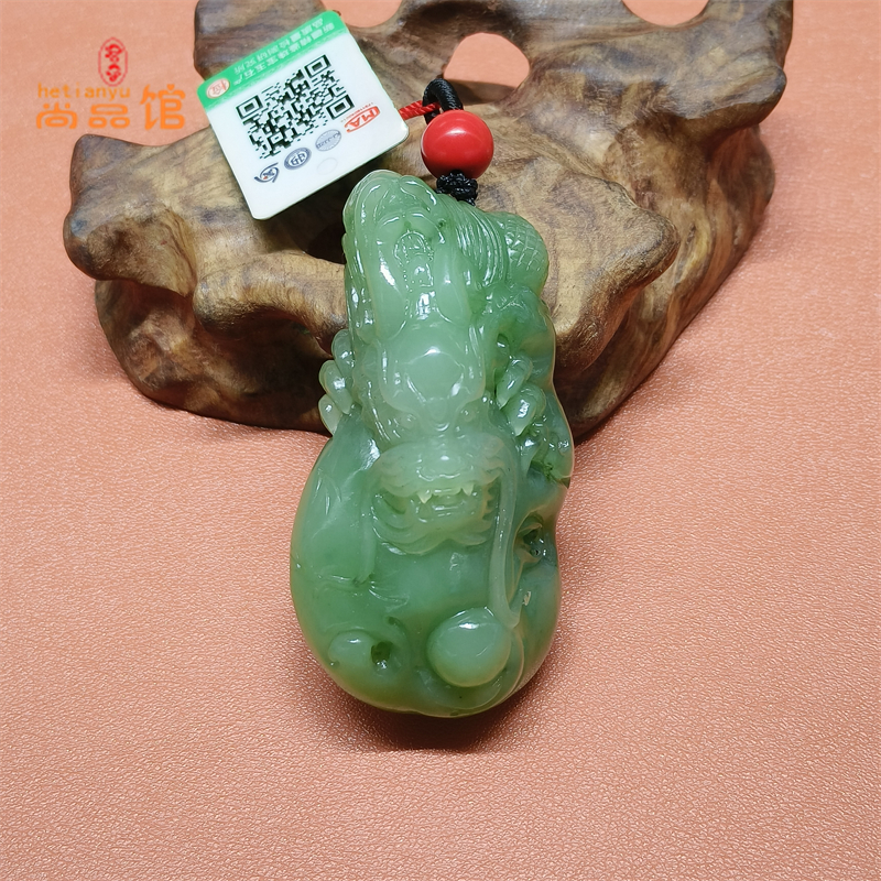 俄料苹果绿碧玉生肖龙大尺寸吊坠乌兰海阳绿太湖石碧玉