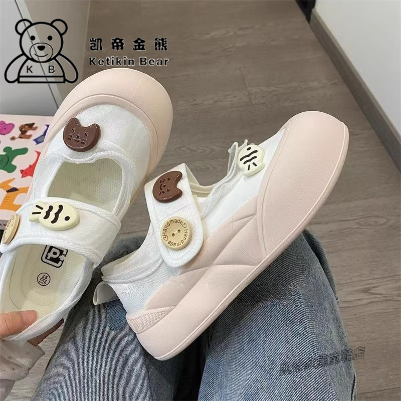 女童鞋子猫咪小鱼女孩板鞋2026新款春季圆头学生小白鞋运动休闲鞋