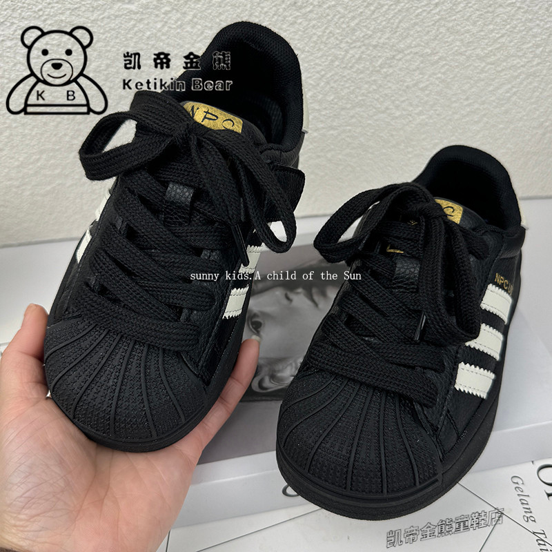 儿童贝壳头板鞋2026新款男女童休闲鞋复古三条杠中大童时尚运动鞋