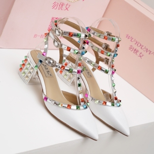 粗跟真皮铆钉鞋尖头绝美彩钉高跟鞋三环一字扣罗马风格包头凉鞋女