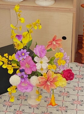 原创花艺师设计法式多巴胺花束