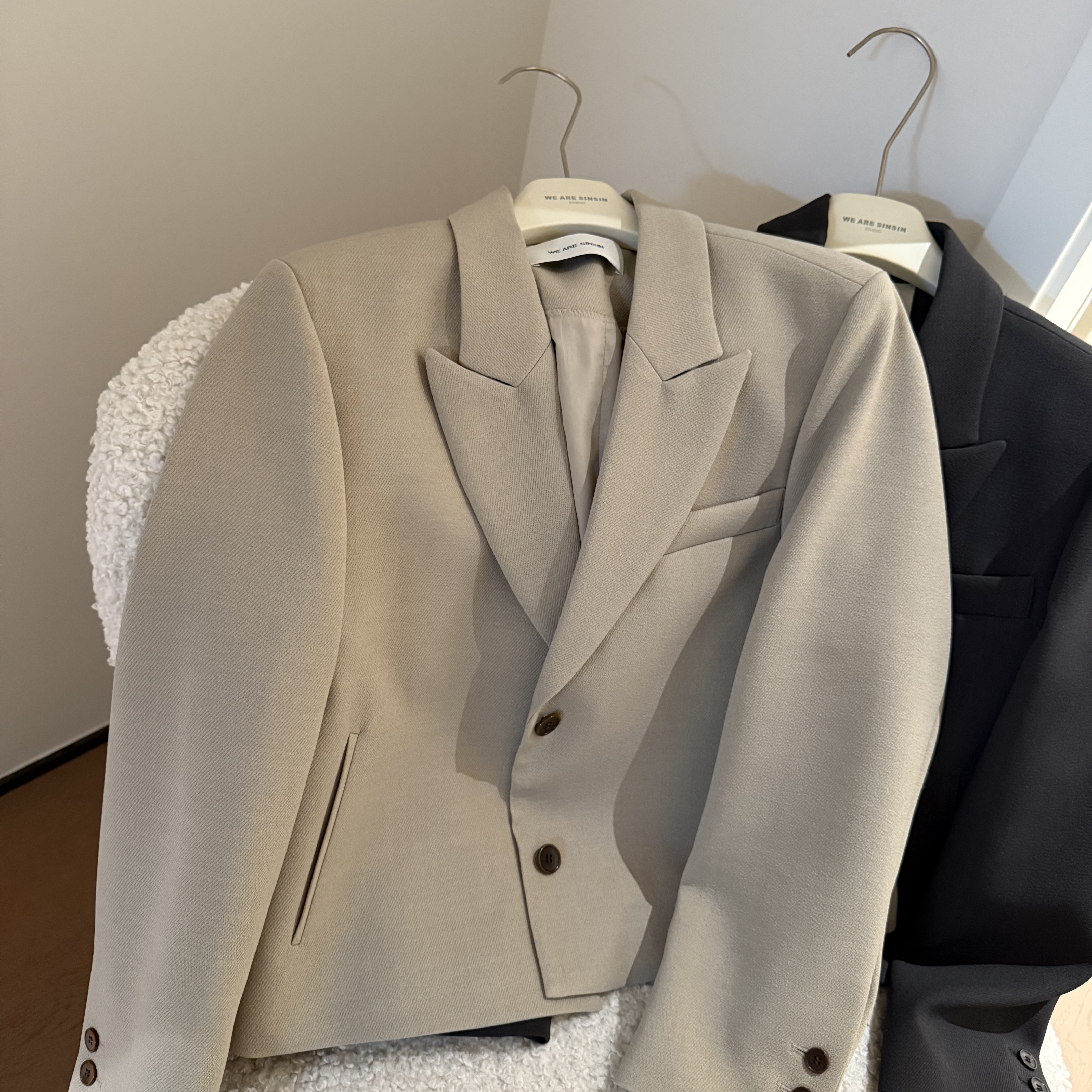 muzi “墨尔本西装”超洋气!极简Row风气质戗驳领西装外套女