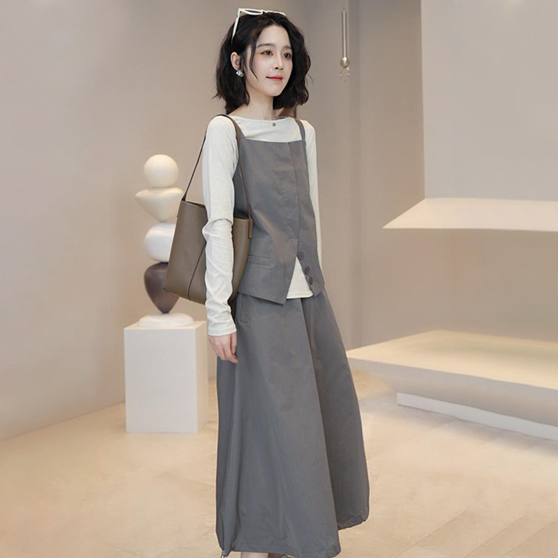 气质休闲时尚套装女设计感2026春秋季新款马甲半身裙打底衫三件套