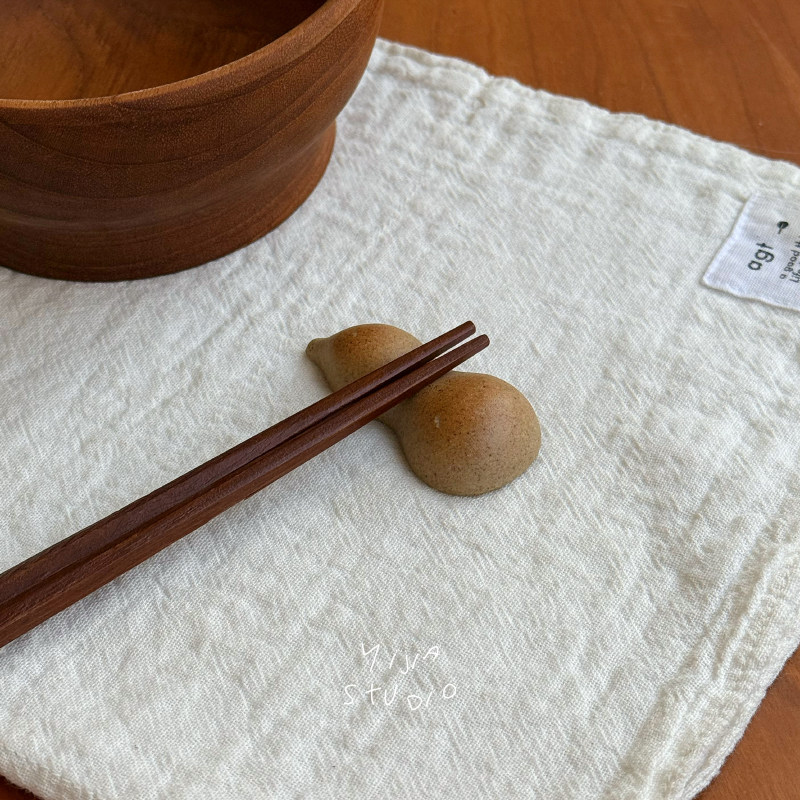一家小店 是个小葫芦吖 餐桌上的精致感 粗陶筷托筷子架
