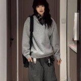 灰色