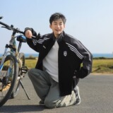 黑色