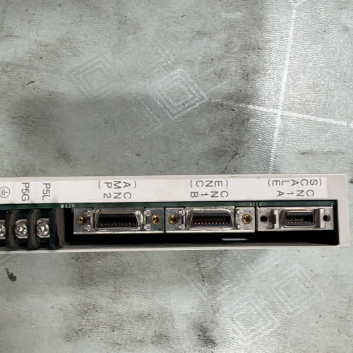 三菱驱动器、MR-J2S-CLP01、成色漂亮功能正常、