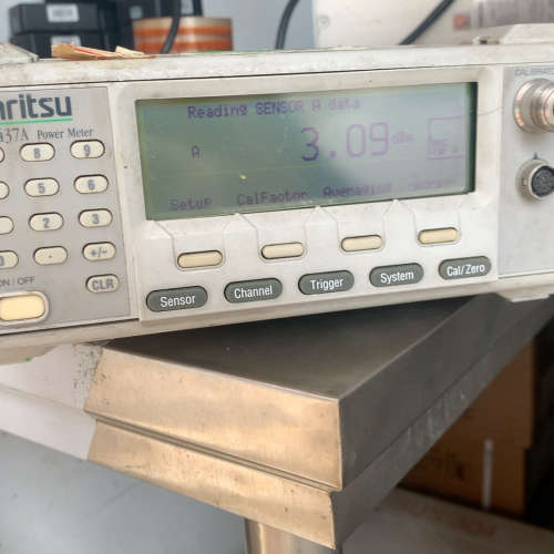 安立ML2437A，成色如图，断了一个腿，通电如图，包好用，