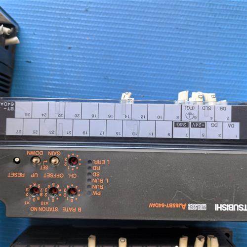 库存全新AJ65BT-64DAV   二手拆机   成色漂亮  图片需询价