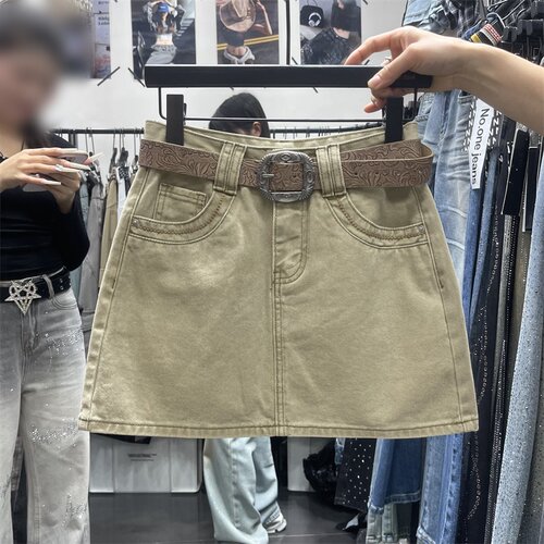 刺绣翻盖设计翘臀牛仔短裙