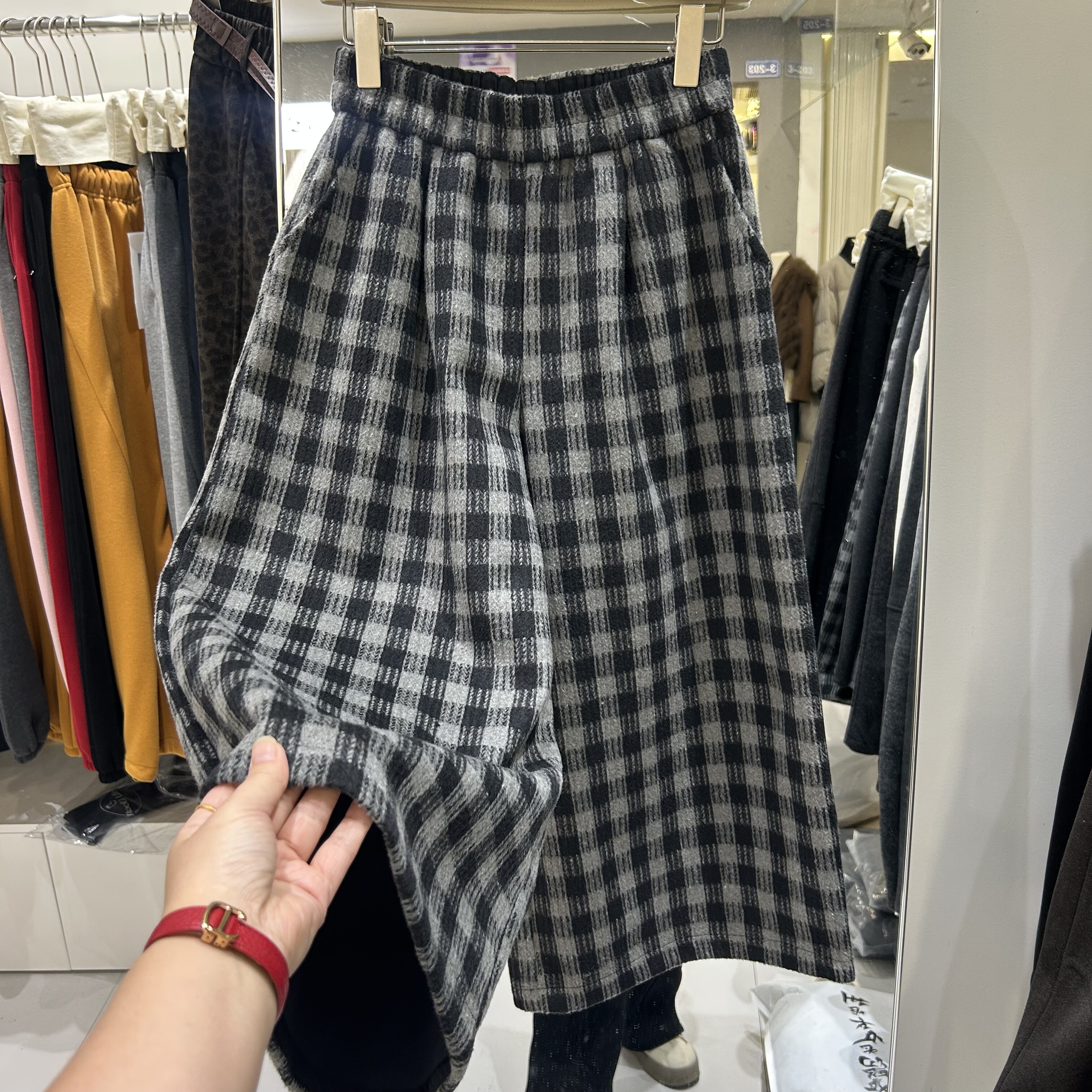 2025冬季新款加绒加厚格子裤女高级复古宽松显瘦时尚八九分休闲裤