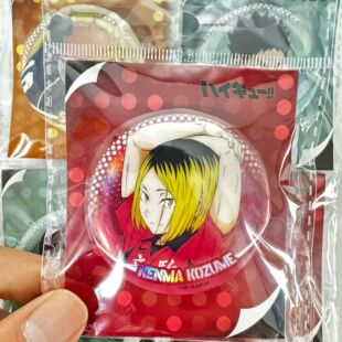 正版国谷排球少年角色镭射吧唧徽章size58mm岩泉一及川徽日向翔阳