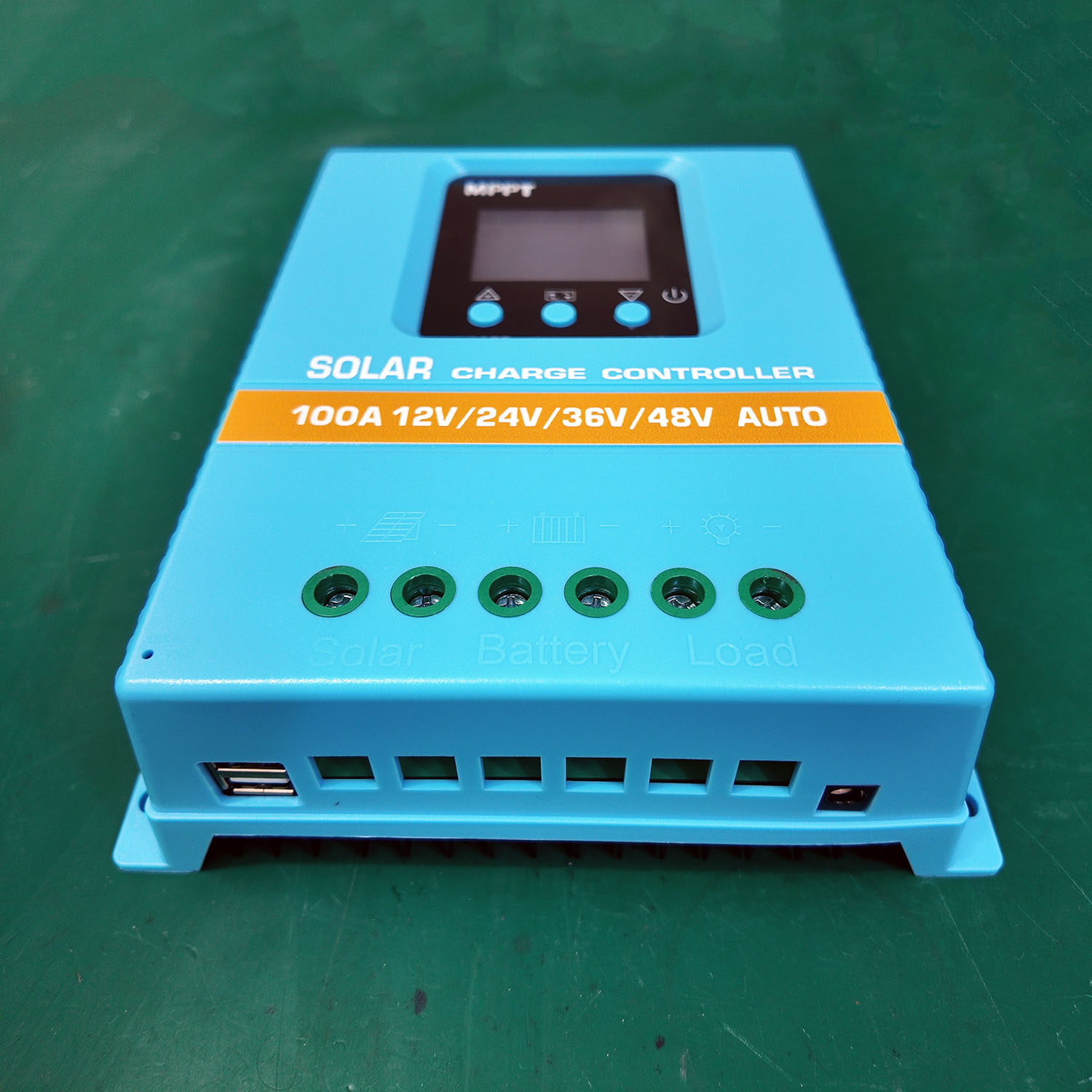大功率太阳能充放电控制器12V24V36V48V100A通用参数可调LCD带USB